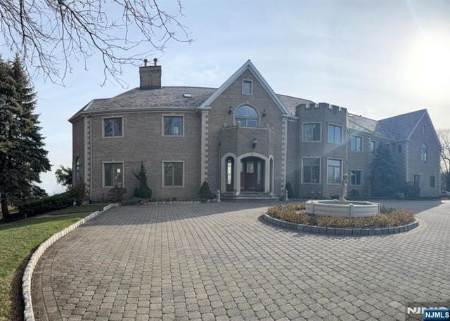 24 Club Way, Montclair, NJ 07009