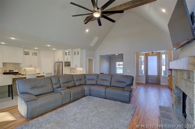 1820 E 45th Place, Sand Springs, OK 74063