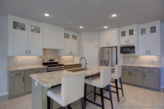 1820 E 45th Place, Sand Springs, OK 74063