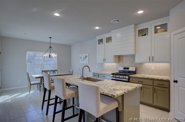 1820 E 45th Place, Sand Springs, OK 74063