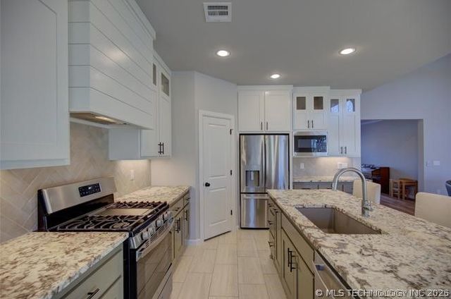 1820 E 45th Place, Sand Springs, OK 74063