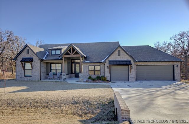 1820 E 45th Place, Sand Springs, OK 74063