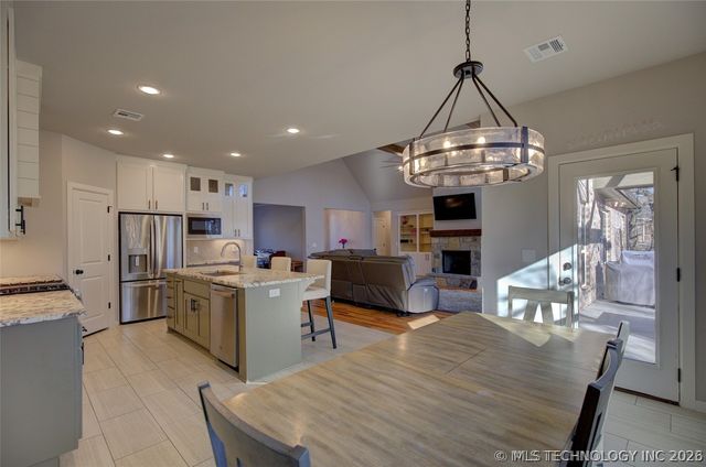 1820 E 45th Place, Sand Springs, OK 74063