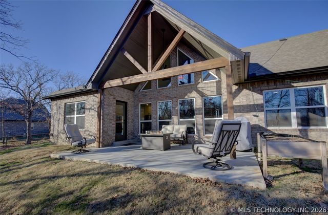 1820 E 45th Place, Sand Springs, OK 74063