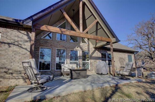 1820 E 45th Place, Sand Springs, OK 74063