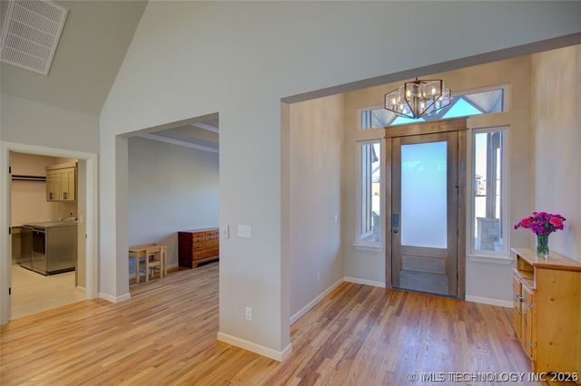 1820 E 45th Place, Sand Springs, OK 74063