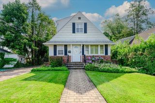46 Schumacher Drive, New Hyde Park, NY 11040