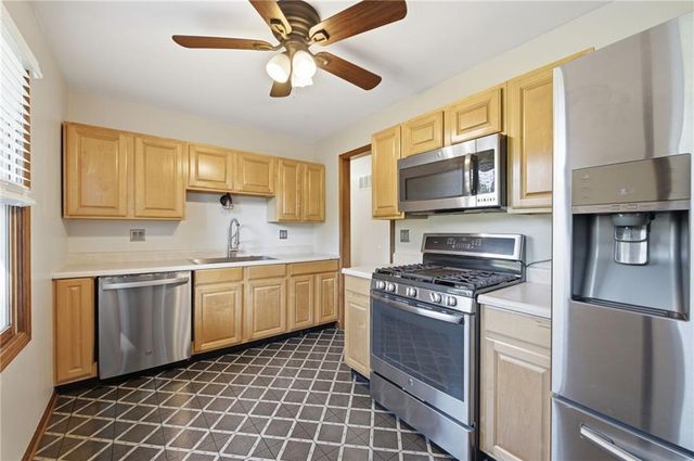 11935 W 70th Street, Shawnee, KS 66216