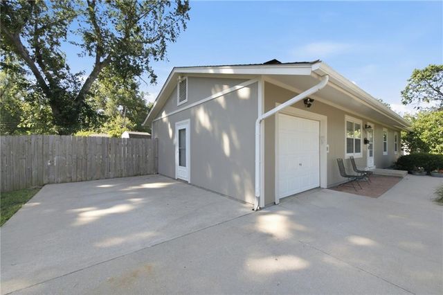 11935 W 70th Street, Shawnee, KS 66216