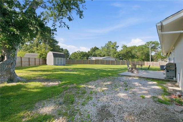 11935 W 70th Street, Shawnee, KS 66216