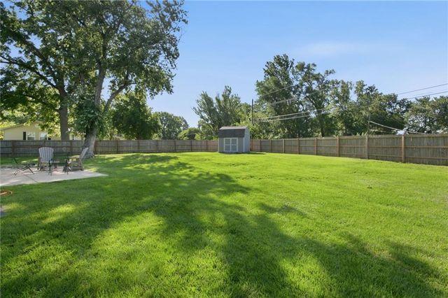 11935 W 70th Street, Shawnee, KS 66216