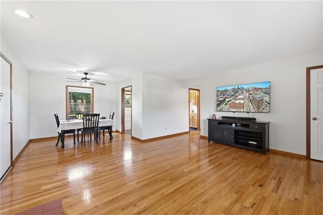 11935 W 70th Street, Shawnee, KS 66216