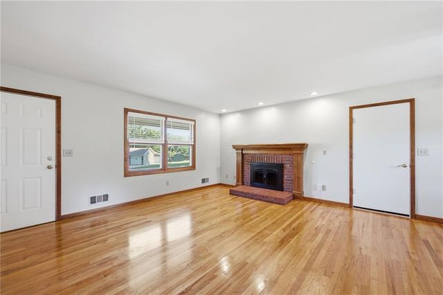 11935 W 70th Street, Shawnee, KS 66216