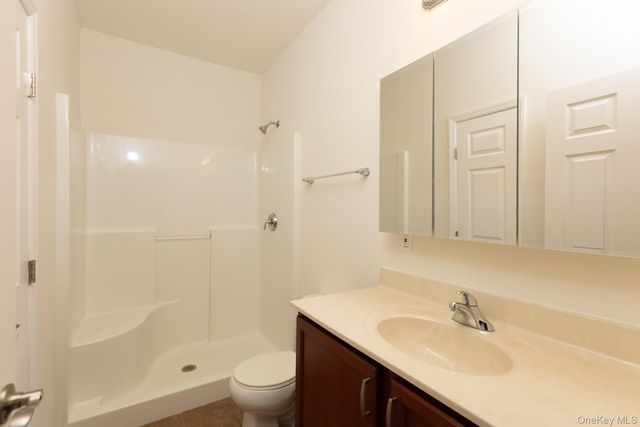975 Main Street 18, Farmingdale, NY 11735