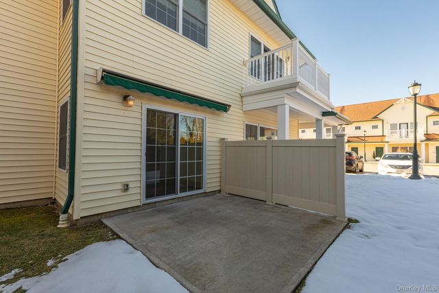 975 Main Street 18, Farmingdale, NY 11735