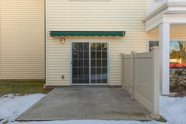 975 Main Street 18, Farmingdale, NY 11735