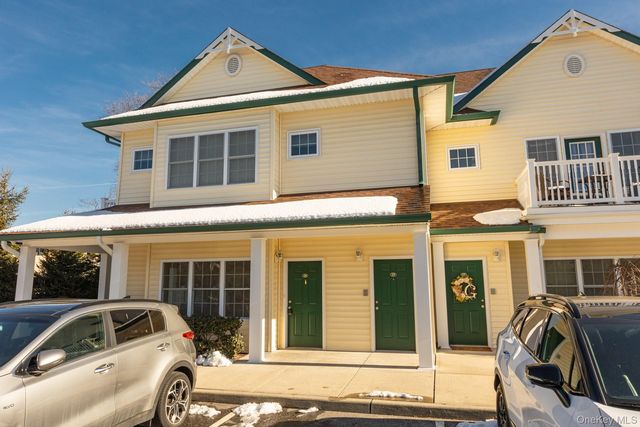 975 Main Street 18, Farmingdale, NY 11735