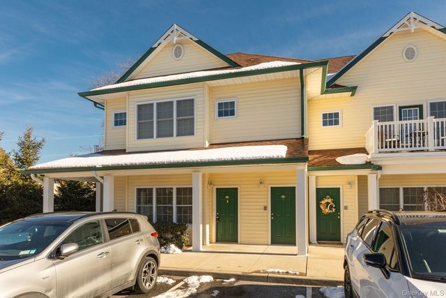 975 Main Street 18, Farmingdale, NY 11735