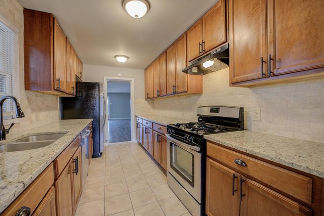 1403 WHITEWATER RD, Memphis, TN 38117