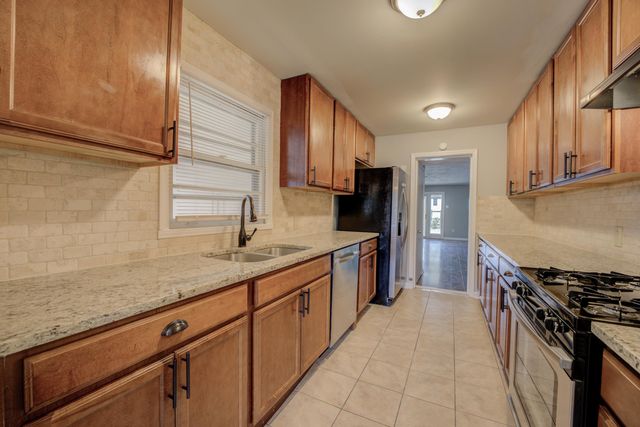 1403 WHITEWATER RD, Memphis, TN 38117