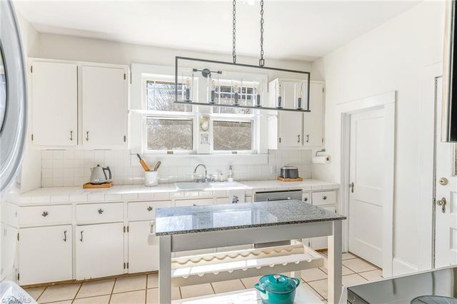 806 Granville Drive, Winston-salem, NC 27101