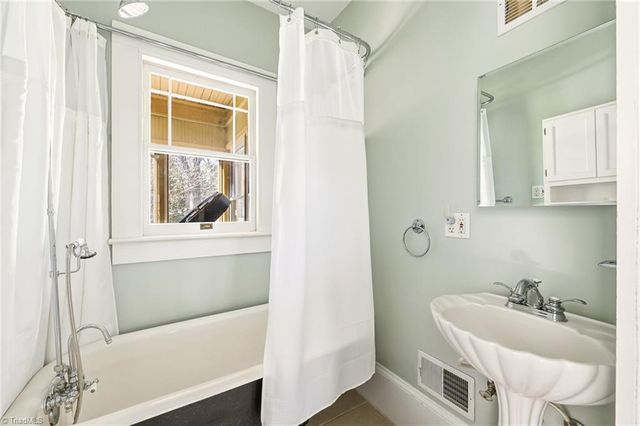 806 Granville Drive, Winston-salem, NC 27101