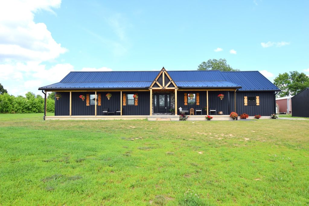 Image 1 of property listing at 14824 N Tolle Lane, Mt Vernon, IL 62864