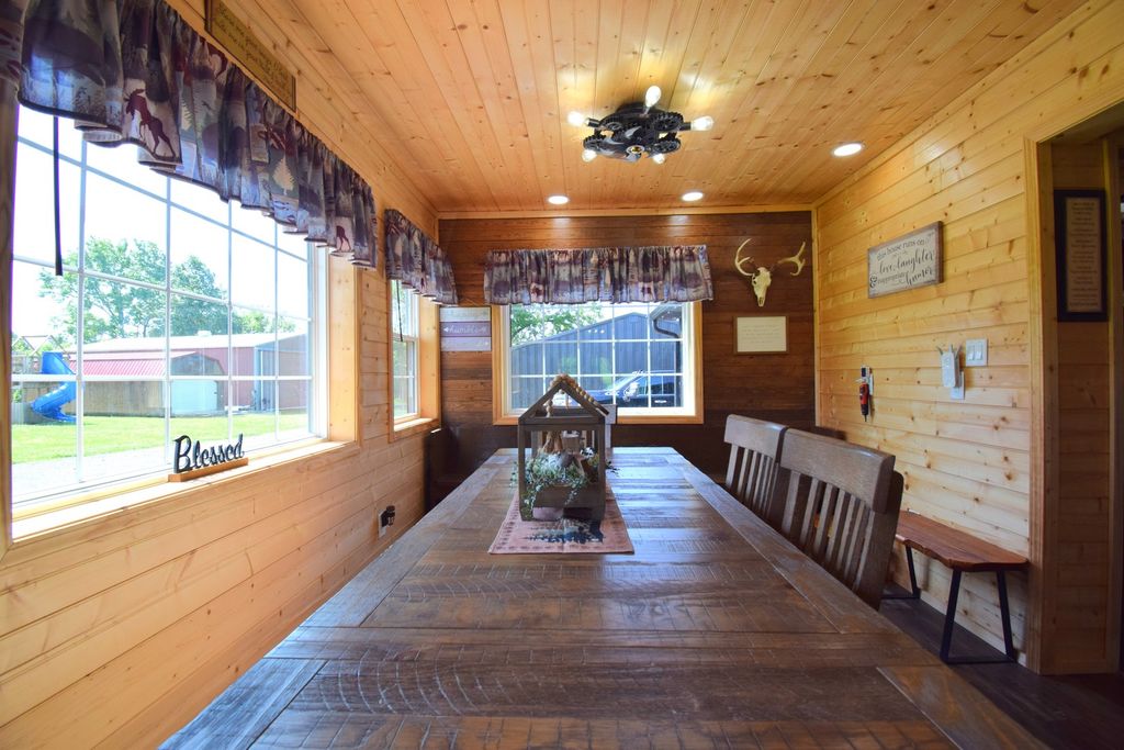 Image 18 of property listing at 14824 N Tolle Lane, Mt Vernon, IL 62864