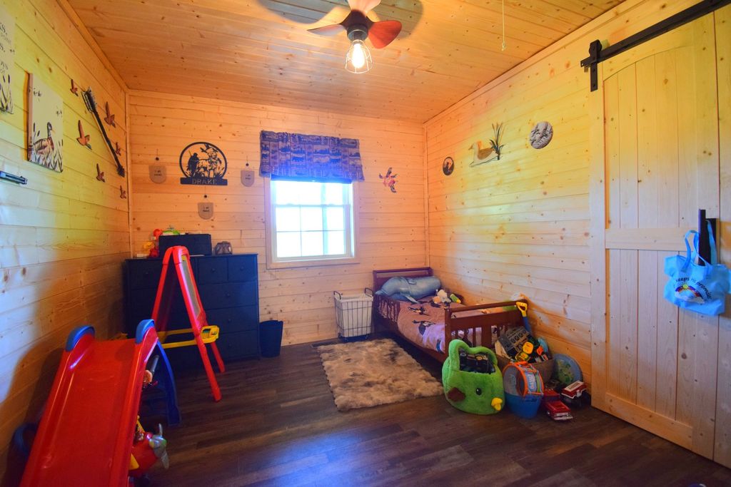 Image 29 of property listing at 14824 N Tolle Lane, Mt Vernon, IL 62864