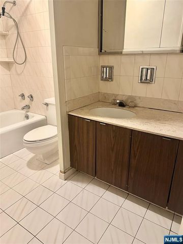 6 Horizon Road 1204, Fort Lee, NJ 07024