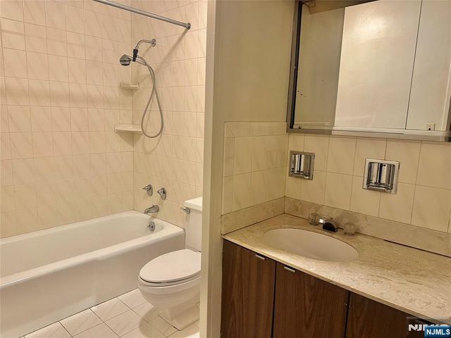 6 Horizon Road 1204, Fort Lee, NJ 07024