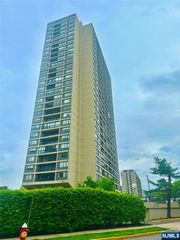 6 Horizon Road 1204, Fort Lee, NJ 07024