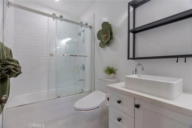 1322 N June Street, Los Angeles, CA 90028