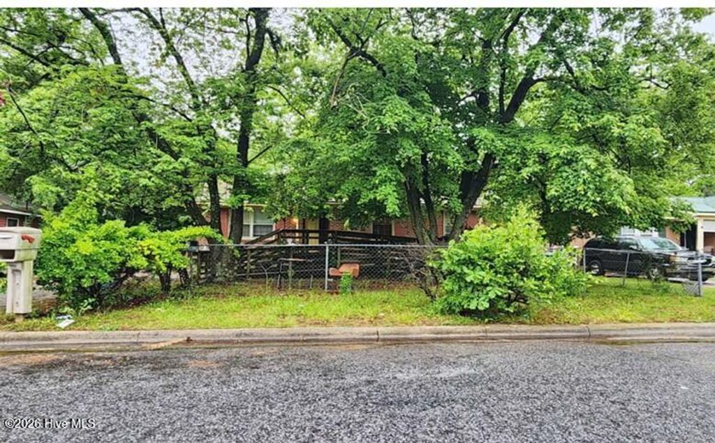 1806 S Pitt Street, Greenville, NC 27834
