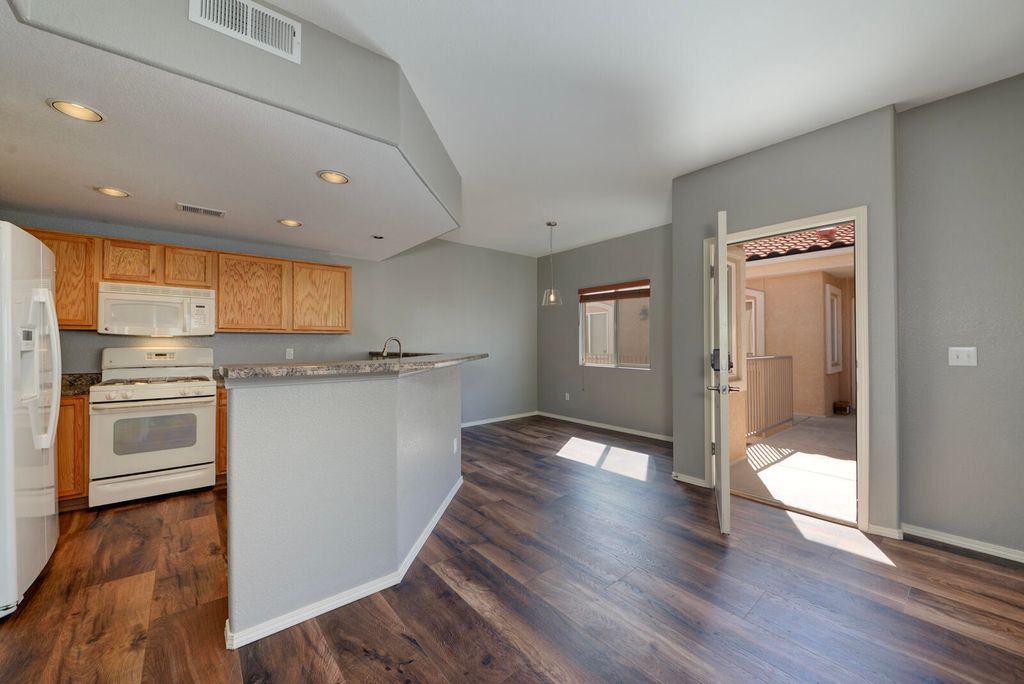 Image 1 of property listing at 6800 Vista Del Norte Road NE # 2027, Albuquerque, NM 87113