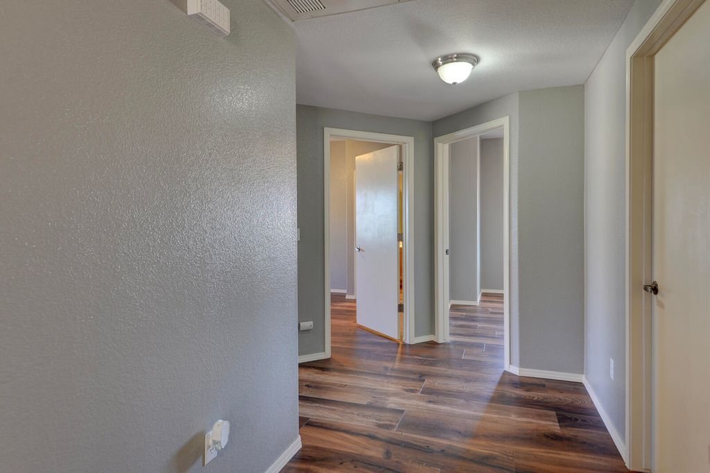 Image 10 of property listing at 6800 Vista Del Norte Road NE # 2027, Albuquerque, NM 87113