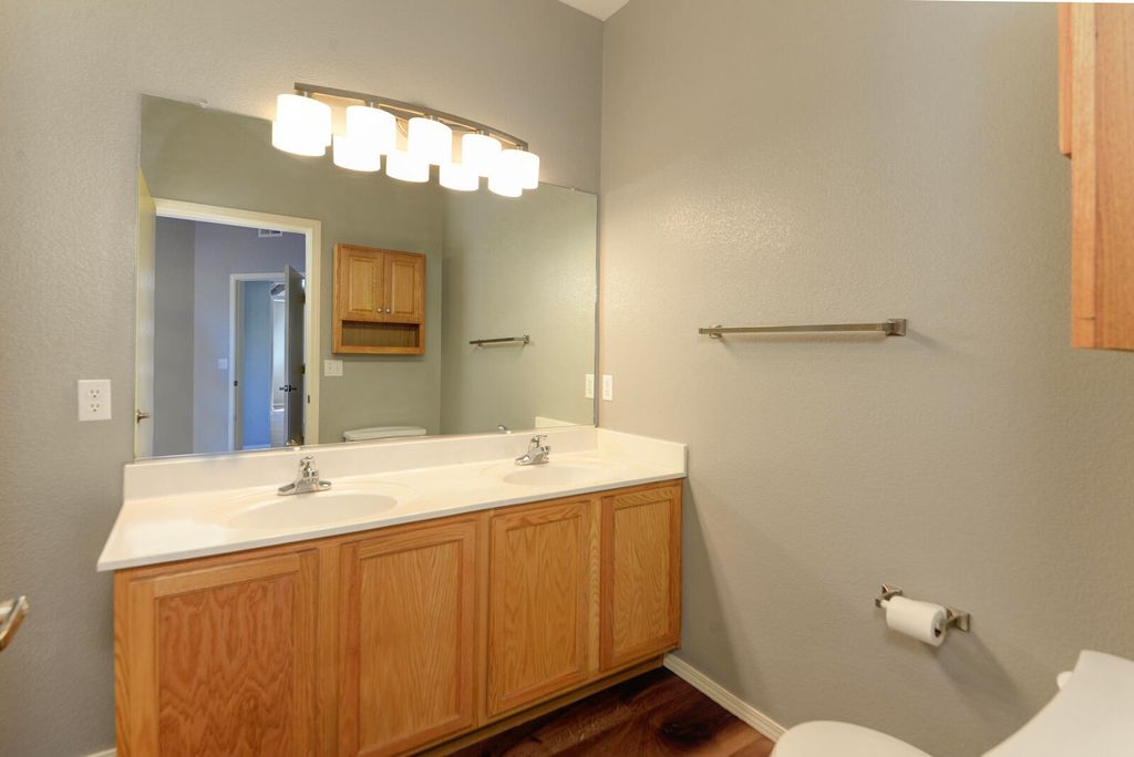 Image 18 of property listing at 6800 Vista Del Norte Road NE # 2027, Albuquerque, NM 87113