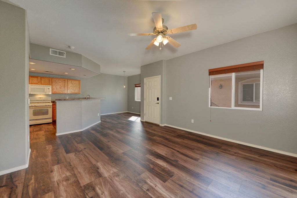 Image 6 of property listing at 6800 Vista Del Norte Road NE # 2027, Albuquerque, NM 87113