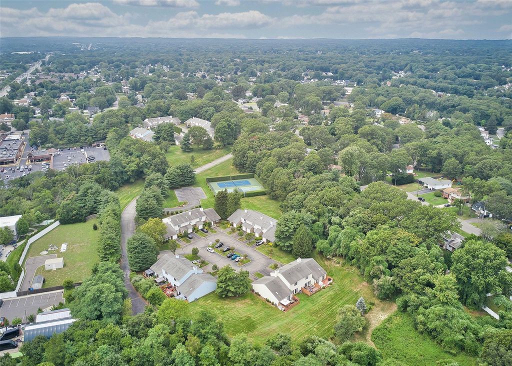 27 Sandy Hill Road, Commack, NY 11725