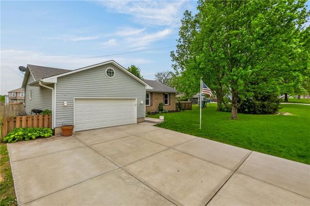 605 W South Street, Spring Hill, KS 66083