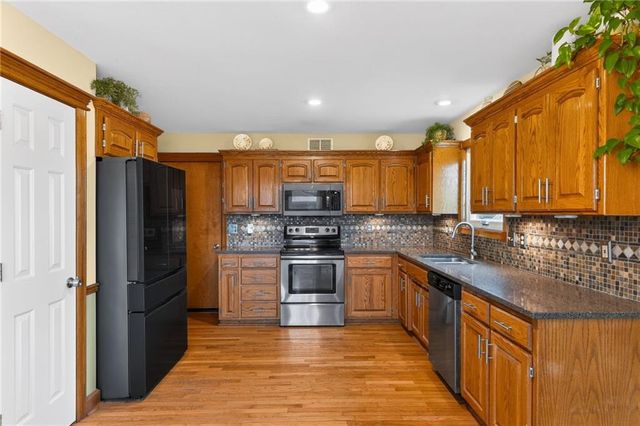 605 W South Street, Spring Hill, KS 66083