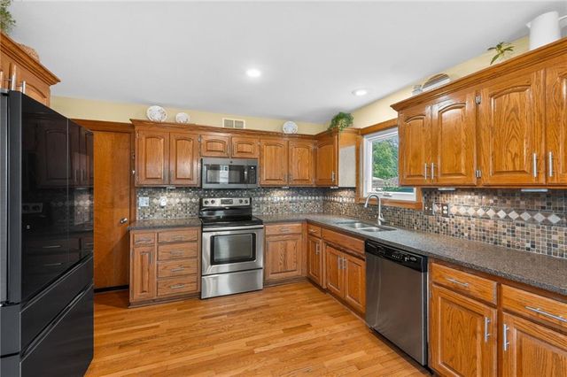 605 W South Street, Spring Hill, KS 66083