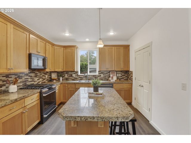 17326 Sw EIRWEN St, Beaverton, OR 97003