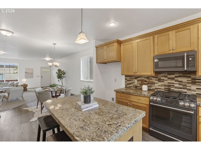 17326 Sw EIRWEN St, Beaverton, OR 97003