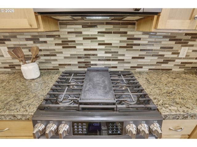17326 Sw EIRWEN St, Beaverton, OR 97003