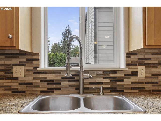 17326 Sw EIRWEN St, Beaverton, OR 97003