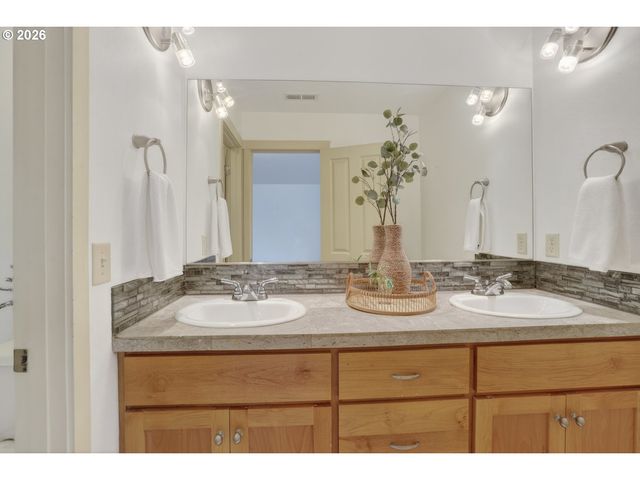 17326 Sw EIRWEN St, Beaverton, OR 97003