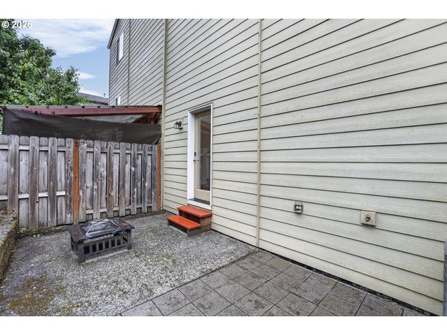 17326 Sw EIRWEN St, Beaverton, OR 97003