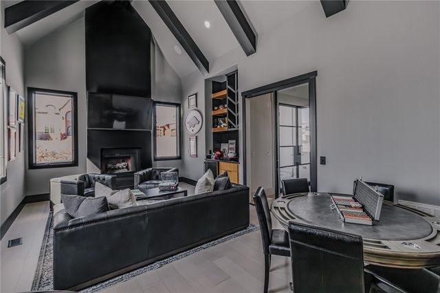 46 W Buckingham Drive, Rogers, AR 72758