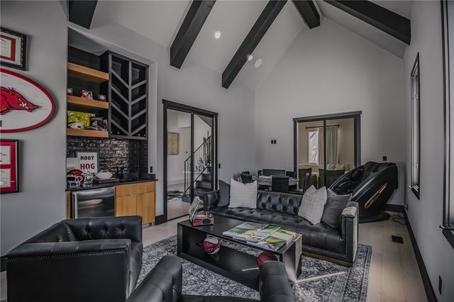 46 W Buckingham Drive, Rogers, AR 72758